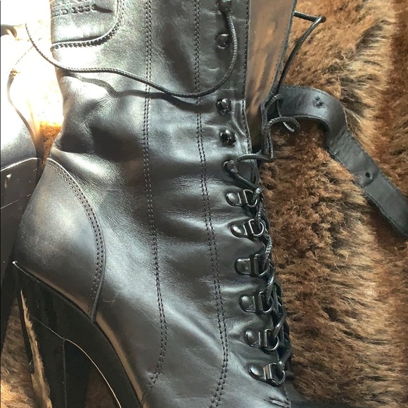 Burberry boots - Picture 2 of 12